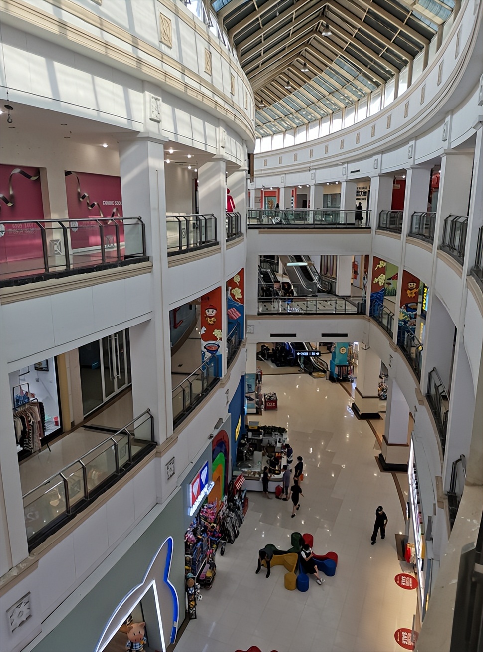 押宝星河里文创、屋顶农场项目,入郑12年的宝龙广场能否续命?