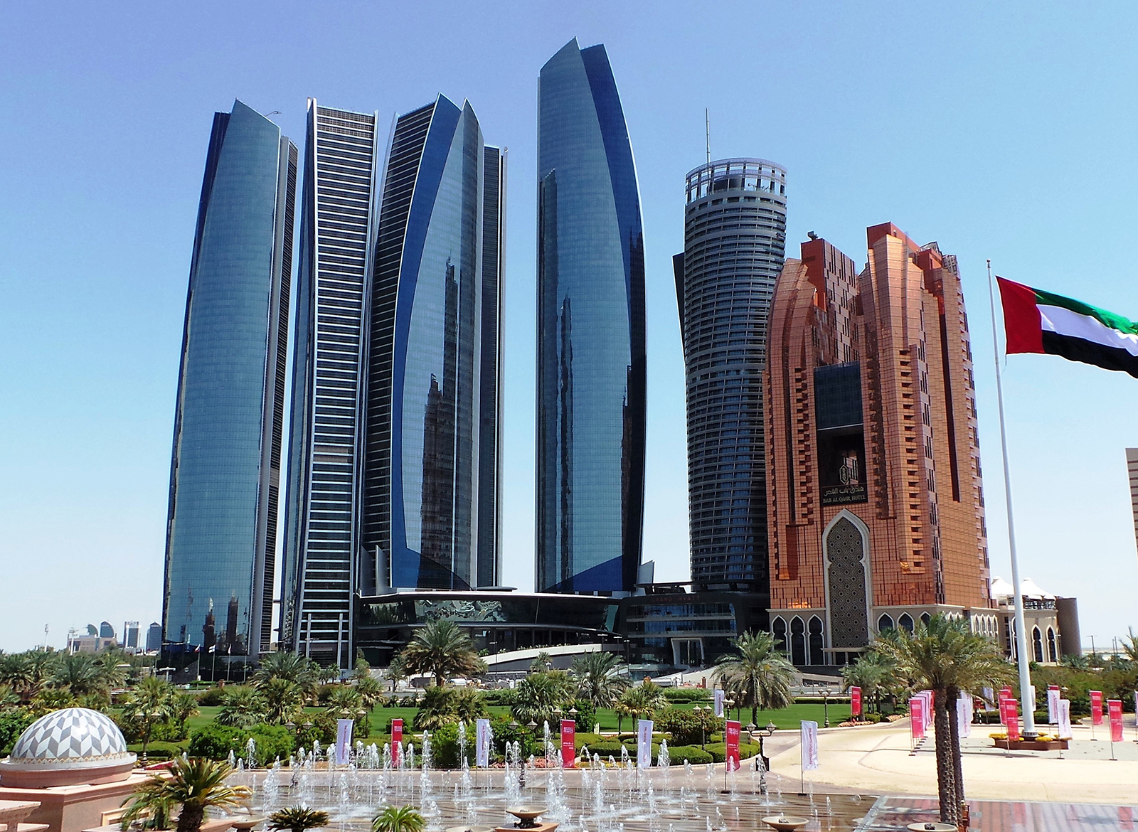 “阿布扎比”现状，带你看看真实的阿布扎比酋长国