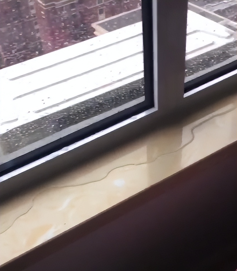 铝板幕墙窗框塞缝渗漏如何处理,窗框与外墙平齐渗漏处理