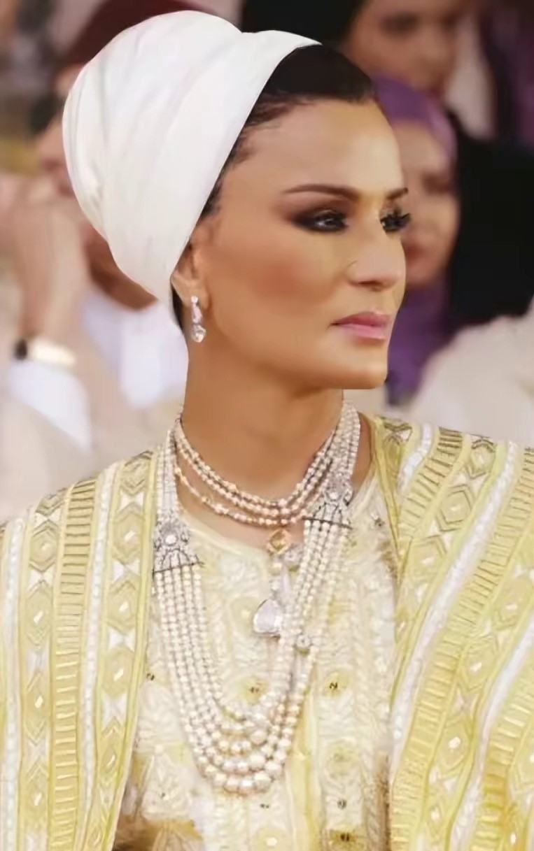 卡塔尔为何花巨资办世界杯,卡塔尔1万亿打造世界杯