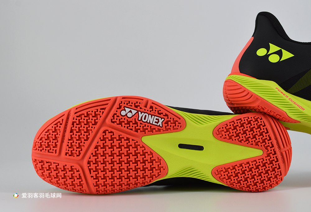 林丹阿迪达斯同款羽毛球鞋测评,尤尼克斯cfz林丹版