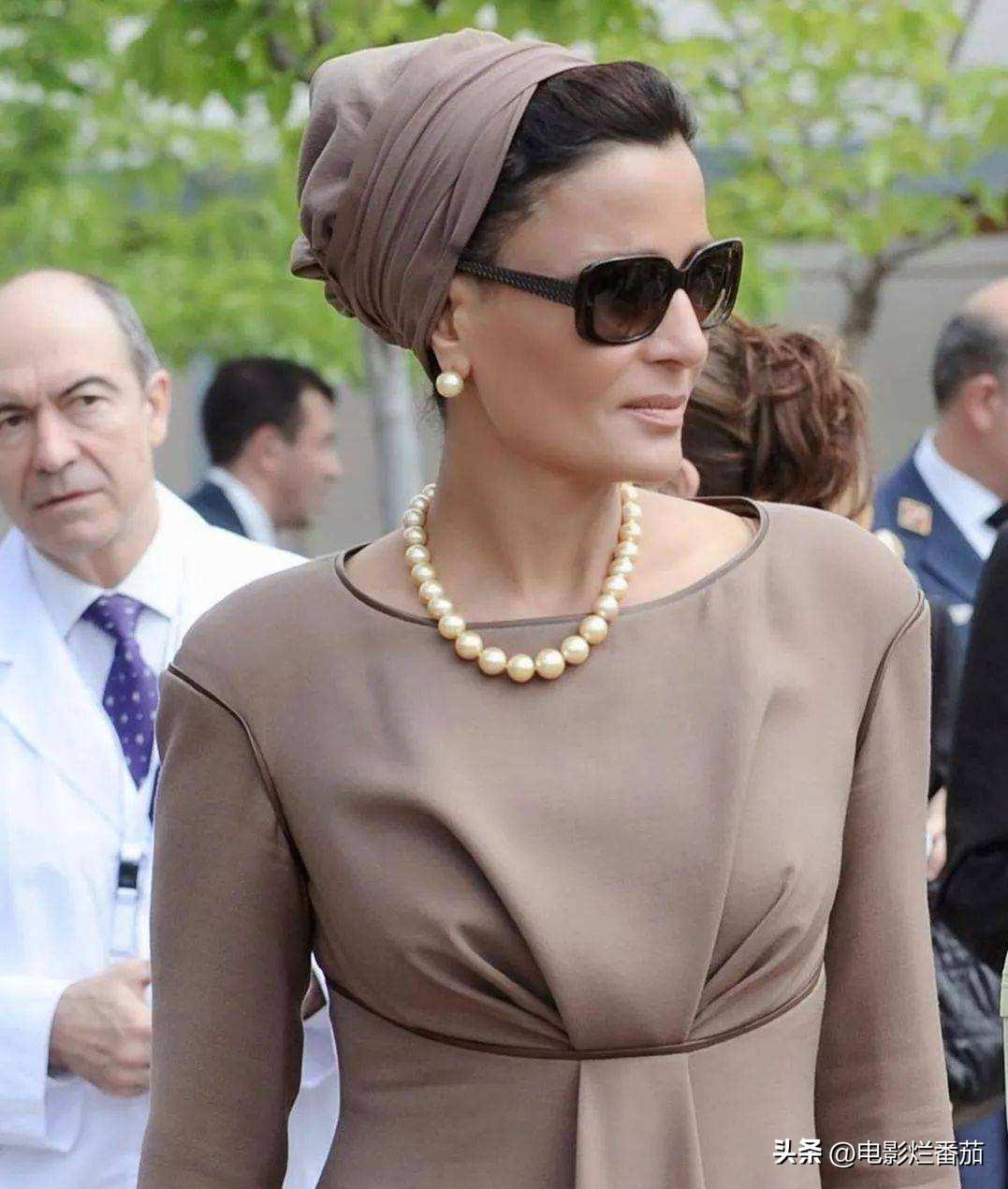 卡塔尔王太后配饰价格,卡塔尔王太后佩戴价值200万的胸针