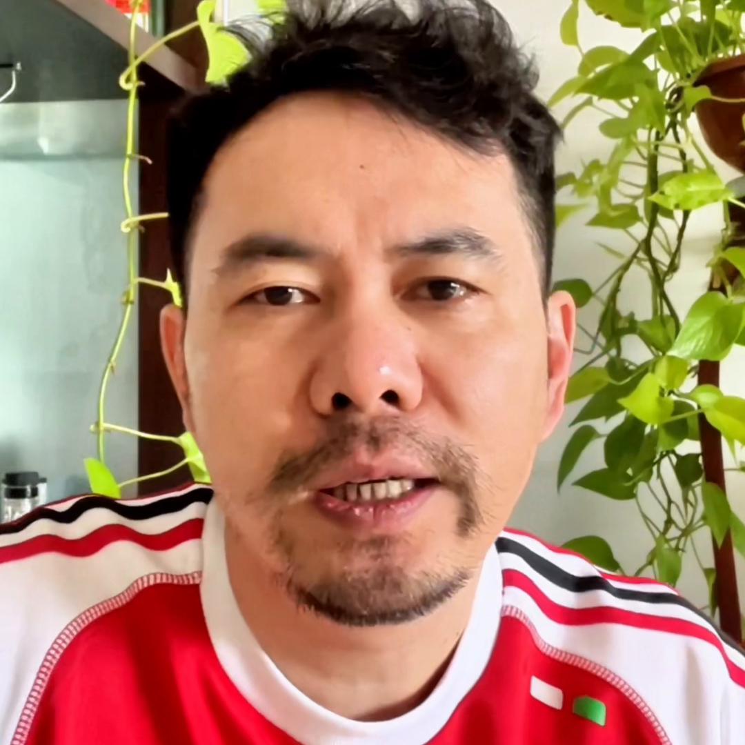 如何让孩子学习踢球两不误,培养孩子踢球从几岁开始