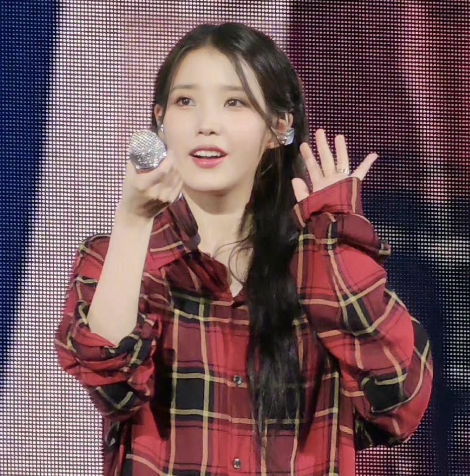 折磨ai,IU自曝患耳疾