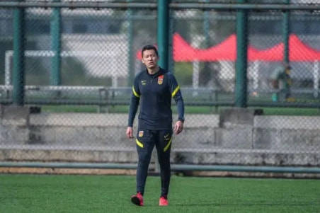 国足最新发型,国足发型黄毛