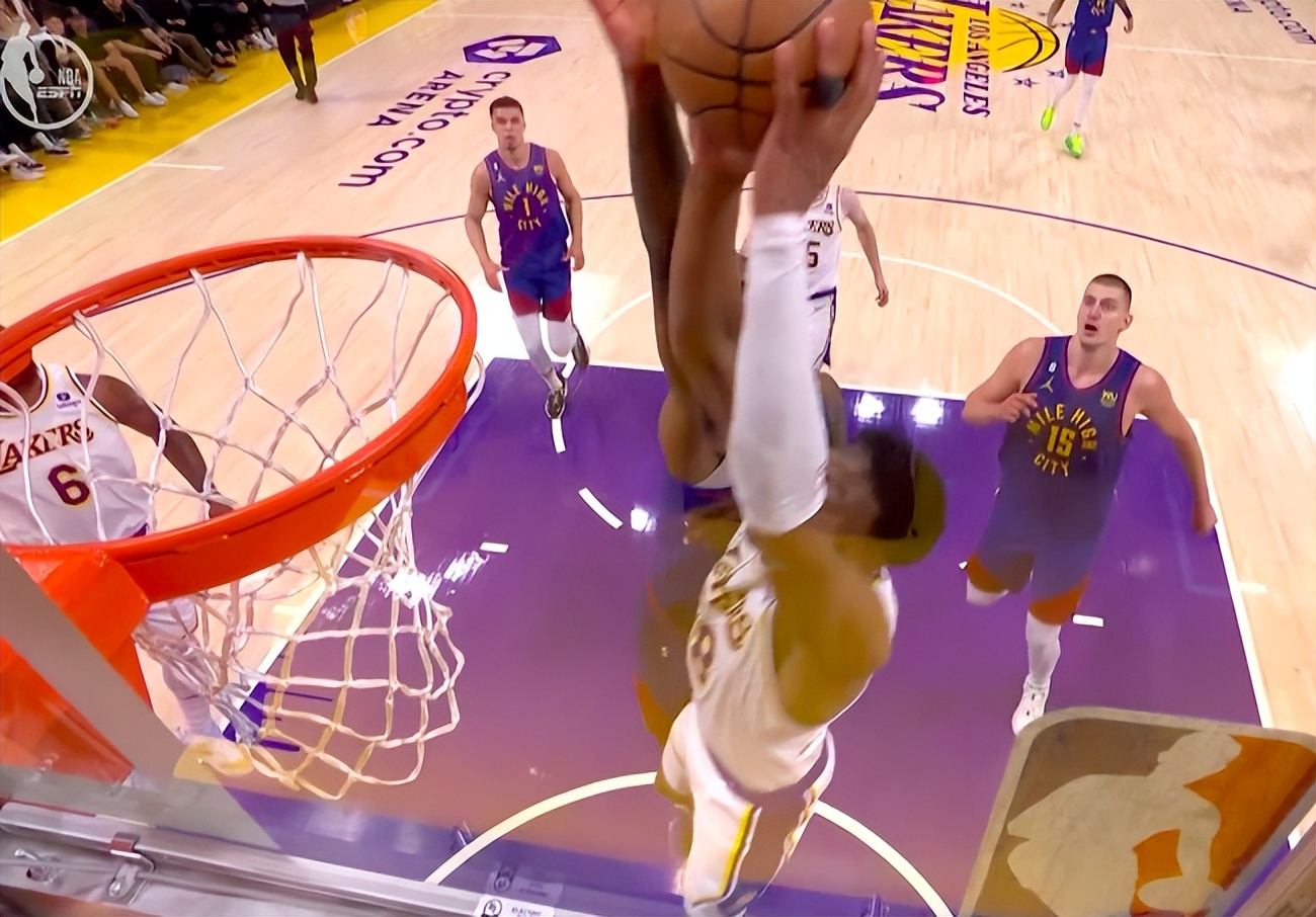 裁判承认误判曼联,施罗德两次技术犯规