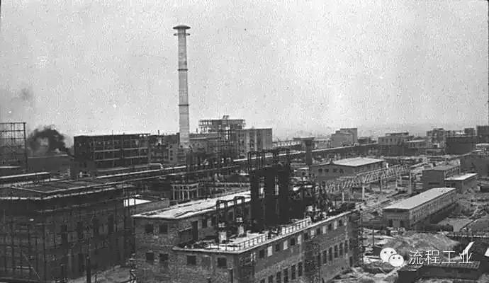 谁支持了希特勒？恐怖的怪异笑话：只要轻轻点点头就行了