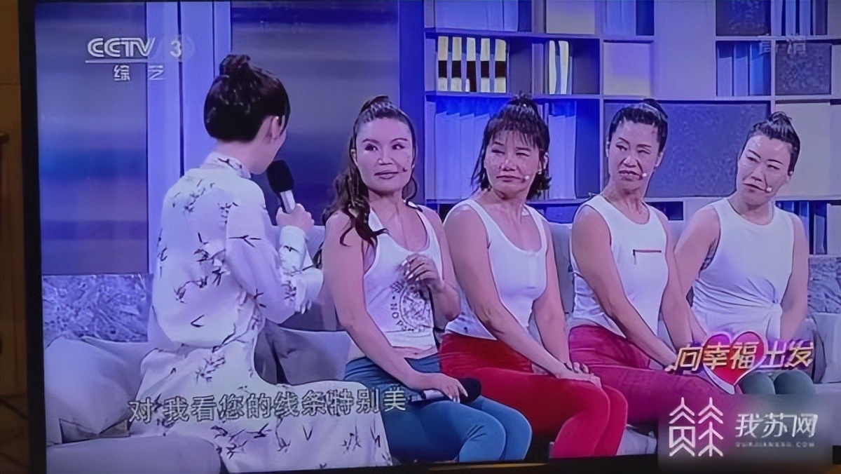 60岁阿姨坚持健身22年依旧童颜,60岁阿姨健身22年后的样子