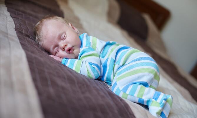 为什么最近宝宝喜欢趴着睡,为什么这么多宝宝爱趴着睡