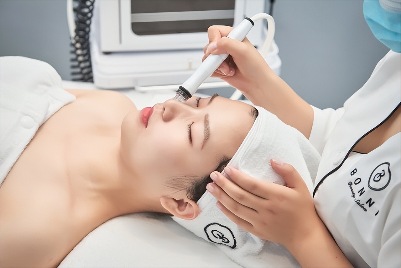 皮肤管理师证报名咨询入口,高级皮肤管理师证书有用吗