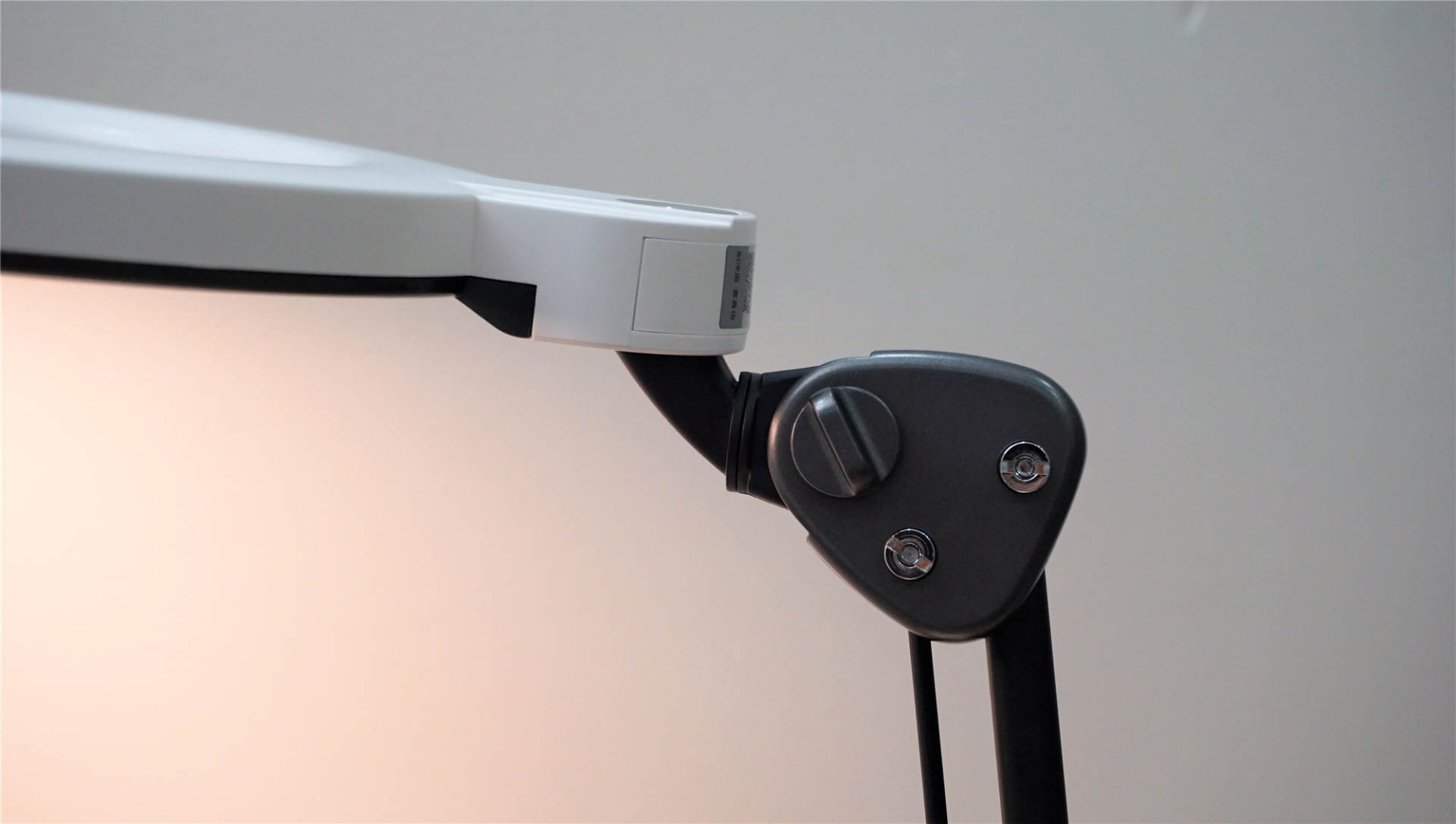 爱德华天使之光2护眼灯测评,天使之光台灯多少钱