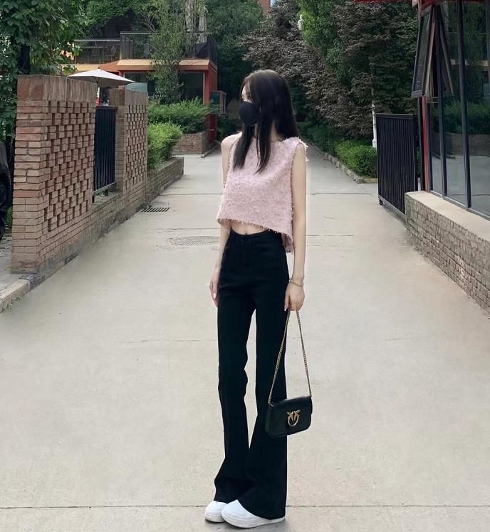 黑色和什么颜色显高级,汽车内饰黑色搭配什么颜色好看