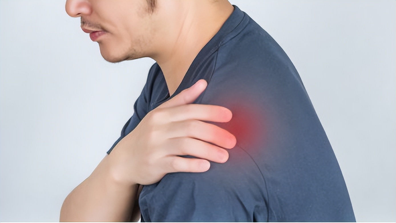 肩膀痛连着胳膊的肌肉痛是肺癌吗,肺癌晚期肩膀疼得厉害是怎么回事