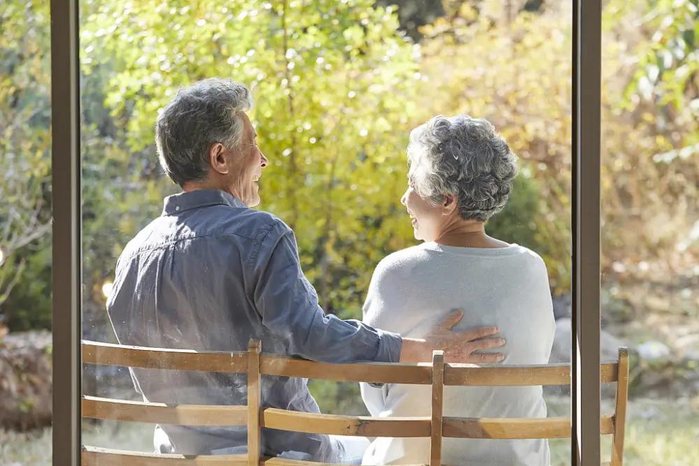 老年人关节补充氨糖,中老年人关节痛吃氨糖有副作用吗