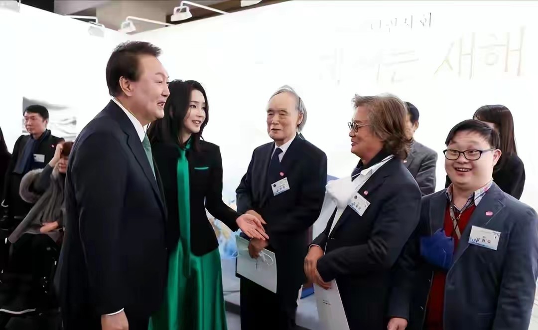 韩国第一夫人粉色穿搭,韩国第一夫人的打扮