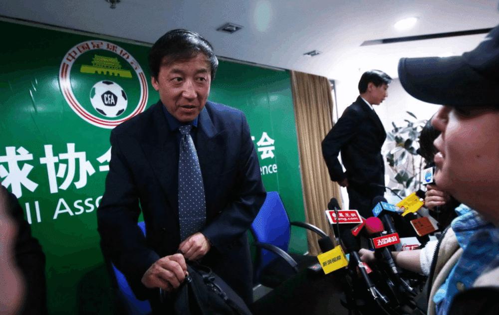 凌晨12点，央媒重拳出击，8字摊牌足坛反腐，球迷叫好杜兆才懂了