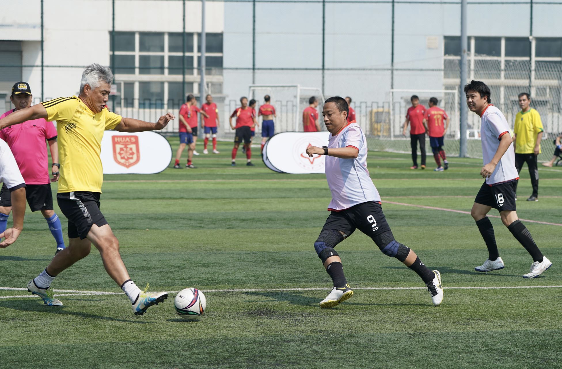 精彩足球不停步,足球要从孩子成长关键期抓起