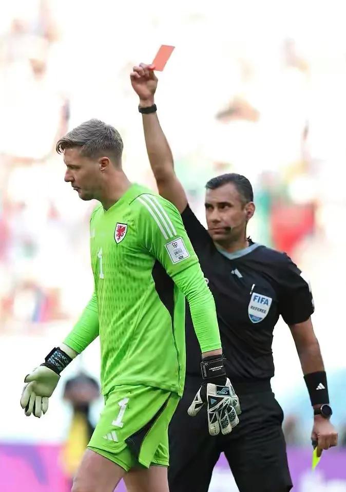 威尔士门将被红牌罚下完整版,威尔士门将被红牌罚下过程