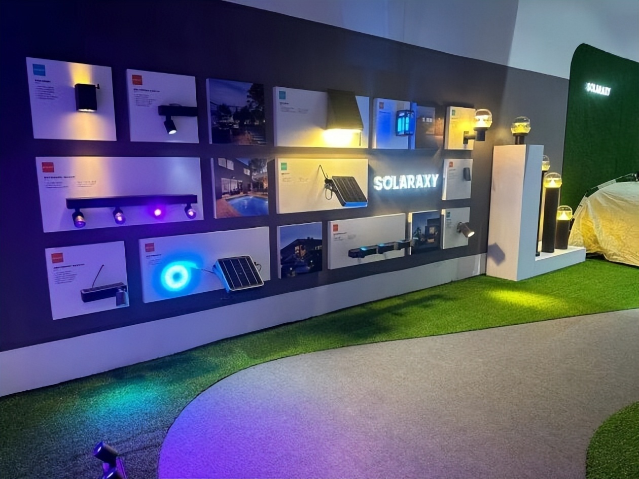 SOLARAXY广州设计周智能网红桌面灯引爆潮流