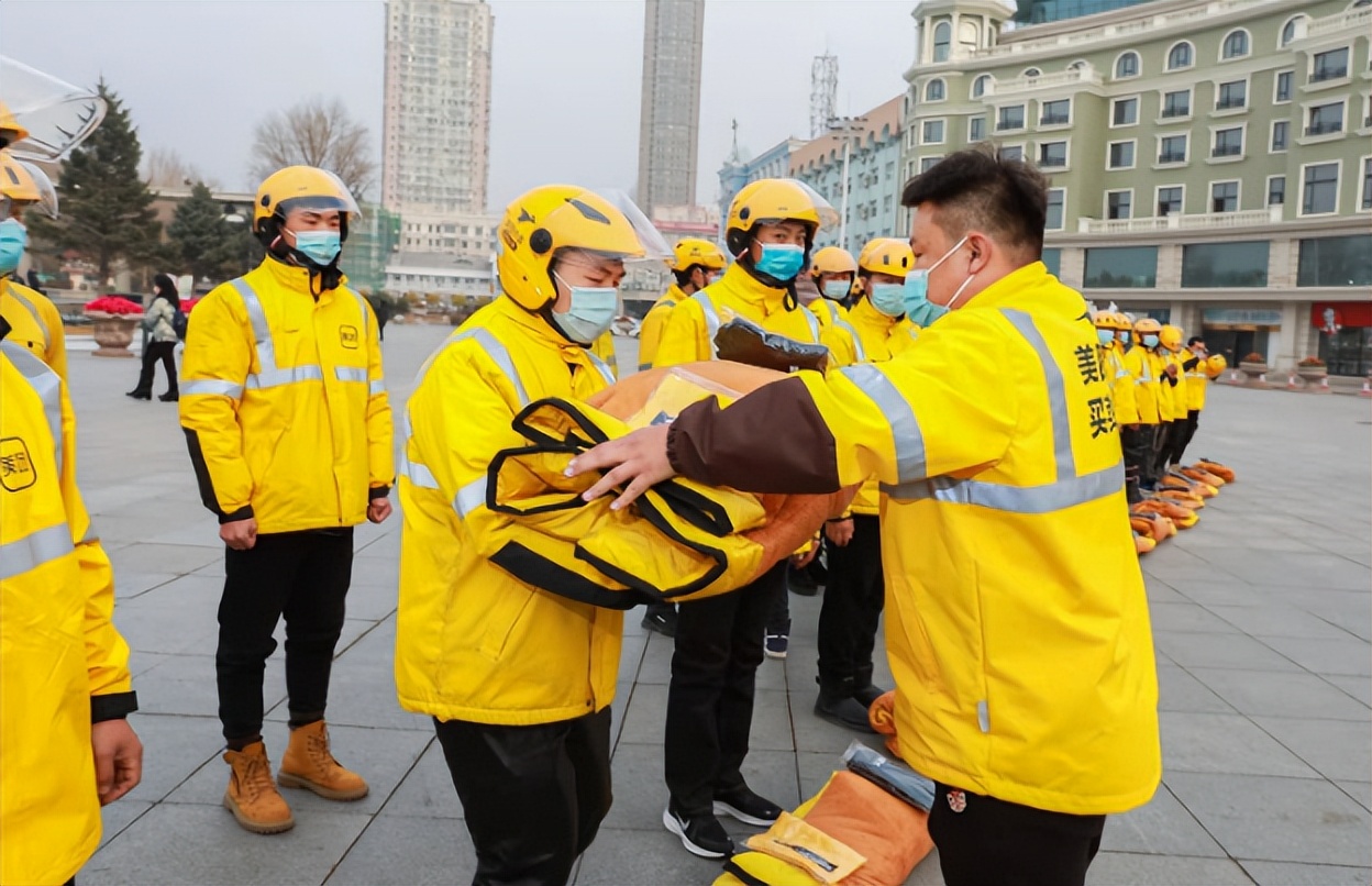 跑出财富之路：揭秘中国美团外卖员月入两万的秘籍！