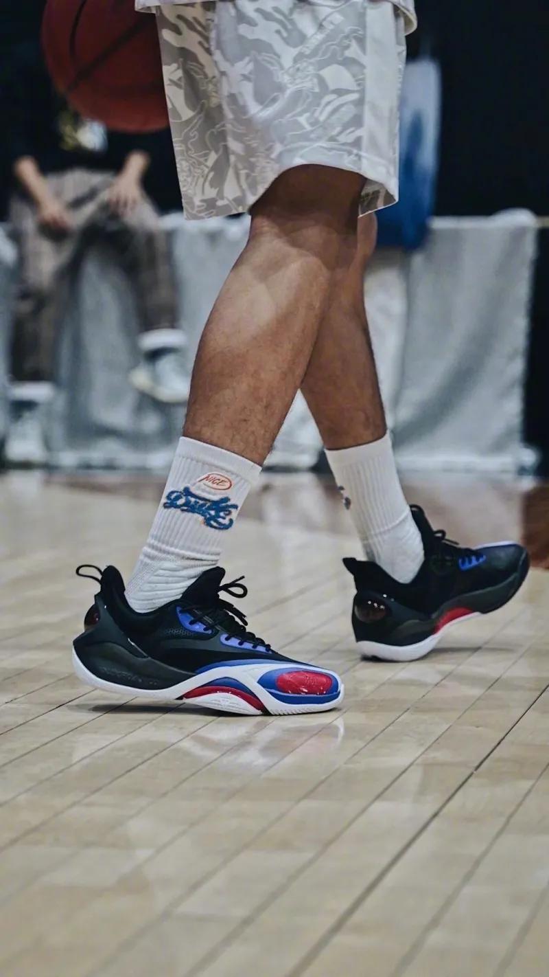 黑马来袭！361度后卫鞋帅翻，洞洞鞋好评，休闲款撞脸库里8？