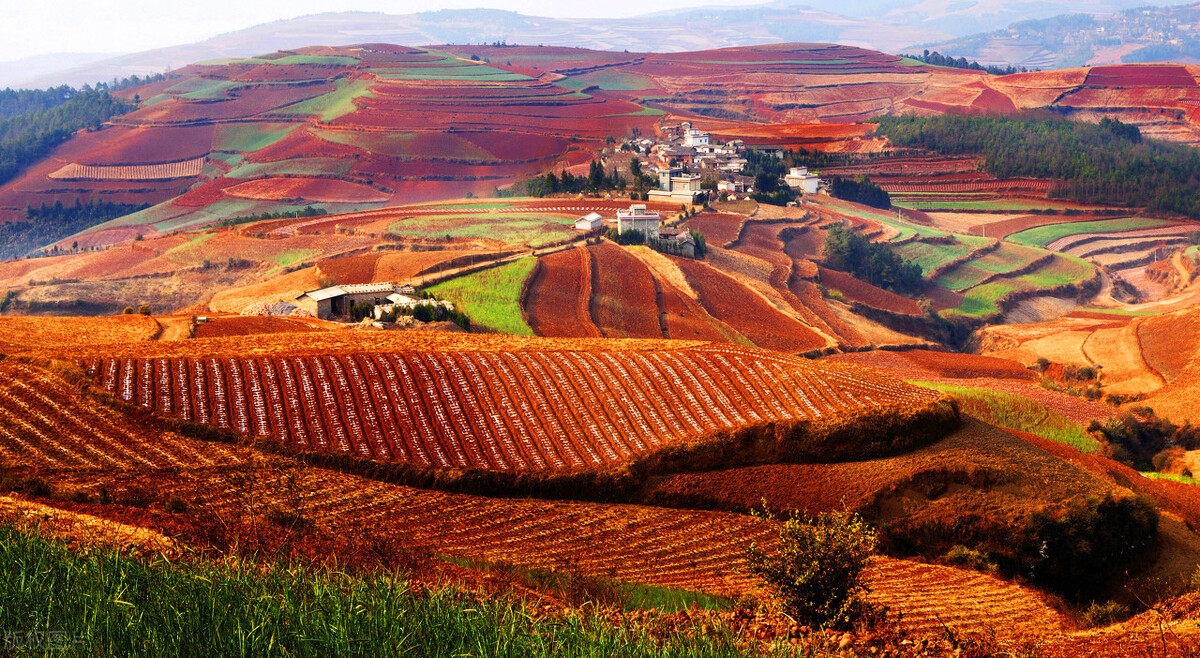 东川风景调色板,云南东川红土地上帝打翻了调色盘