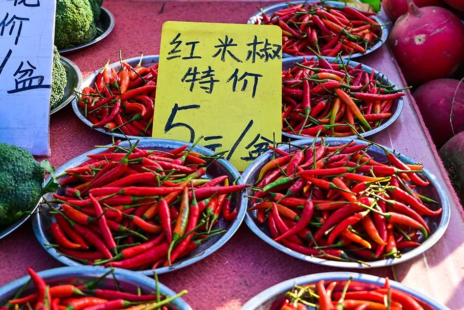 西山脚下的早市,闲逛最具人间烟火气的早市