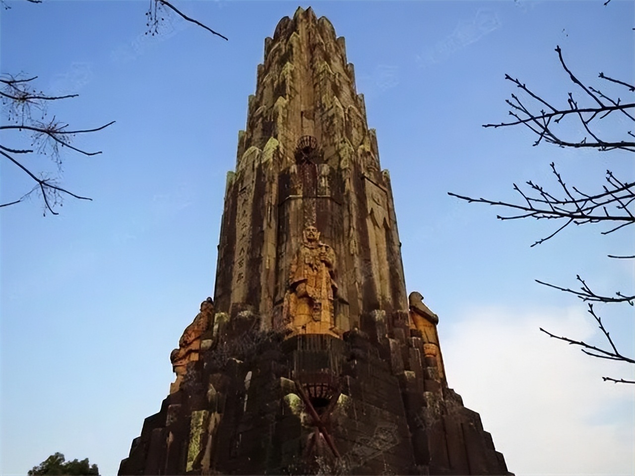 日本镇魂塔238块石头,中国石头压日本镇魂塔