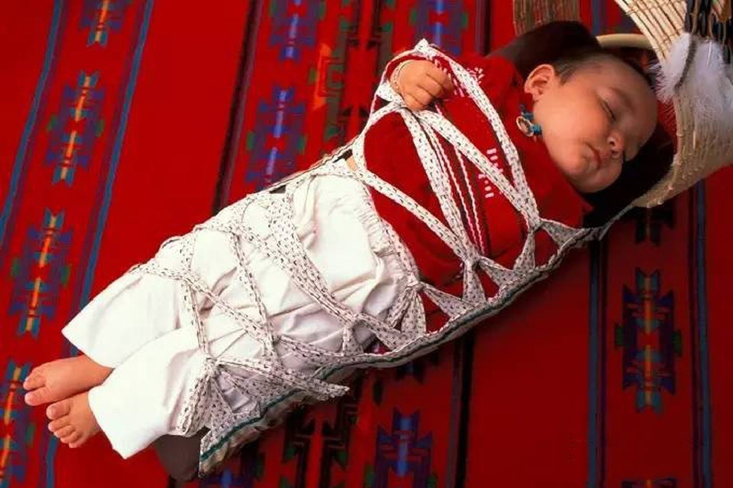 新生儿一月不裹襁褓会没安全感吗,如何给新生儿打襁褓增强安全感