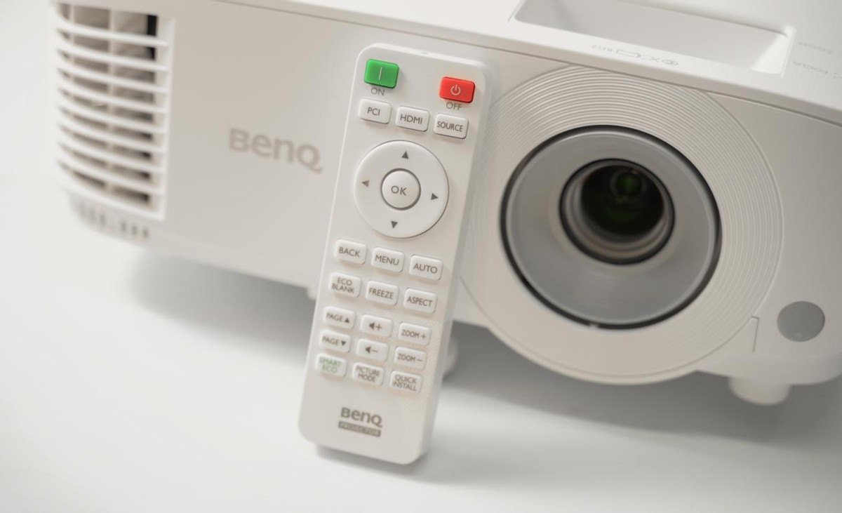 明基mx560投影仪怎么连接电脑,明基mx560投影仪距离地面要多高