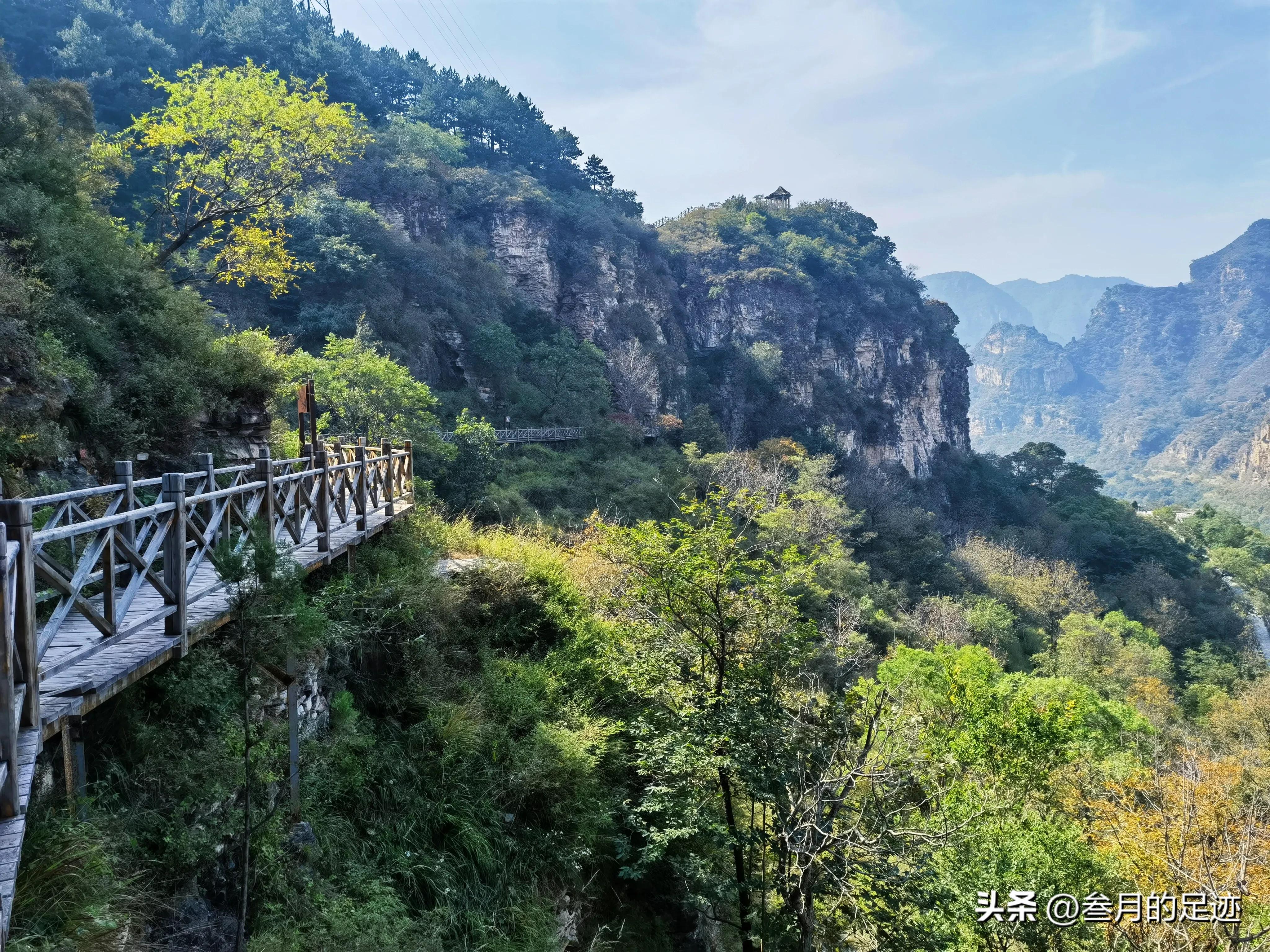 房山红叶最佳地点木栈道,北京房山森林游玩地方推荐