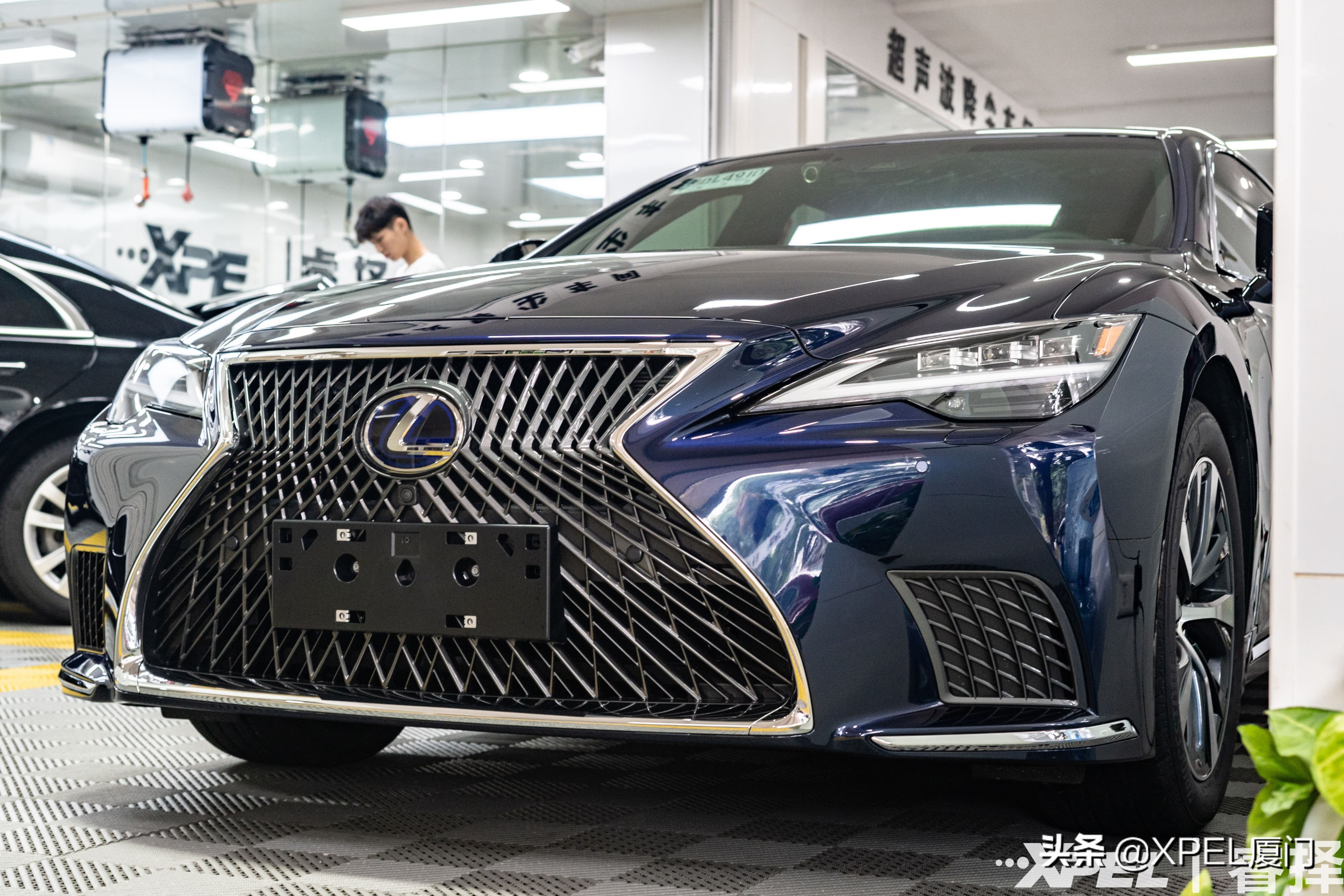 隐形车衣是用胶贴还是水贴,厦门xpel新车需要贴隐形车衣吗