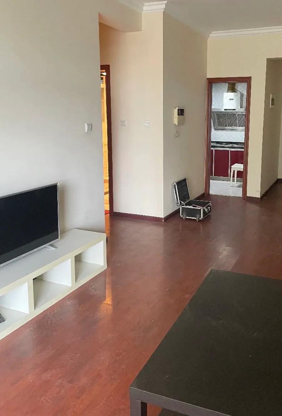 入住一年，我家客厅坚持“6不装”，硬装越简单，房子越耐看