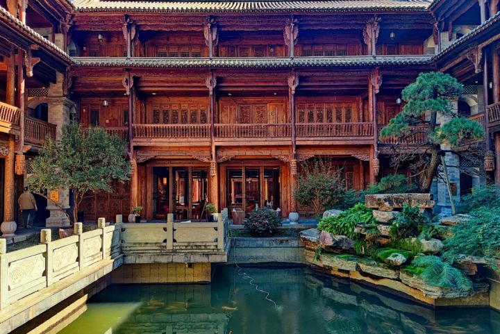 这座好吃好玩好住的云南小城，我劝你一定早点去