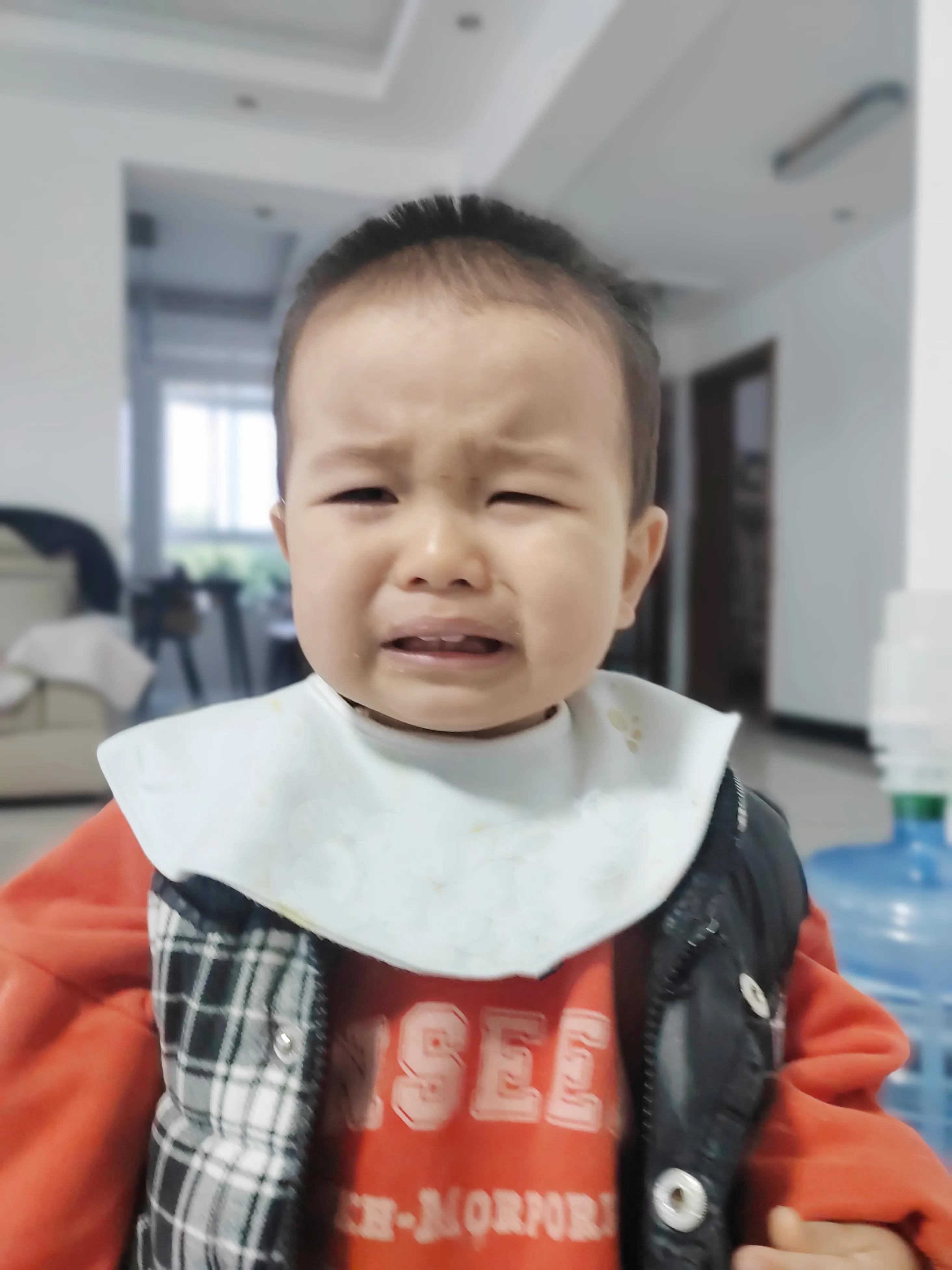 孩子总是莫名其妙的哭闹怎么回事,如何处理孩子的哭闹行为