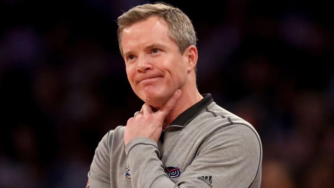 ncaa疯狂进三分,ncaa篮球三打五逆风翻盘