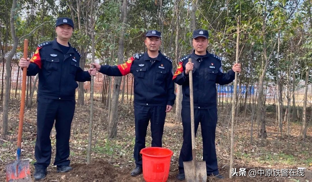 拥抱春天播种希望植树节手抄报,植树节拥抱春天播种梦想主题班会