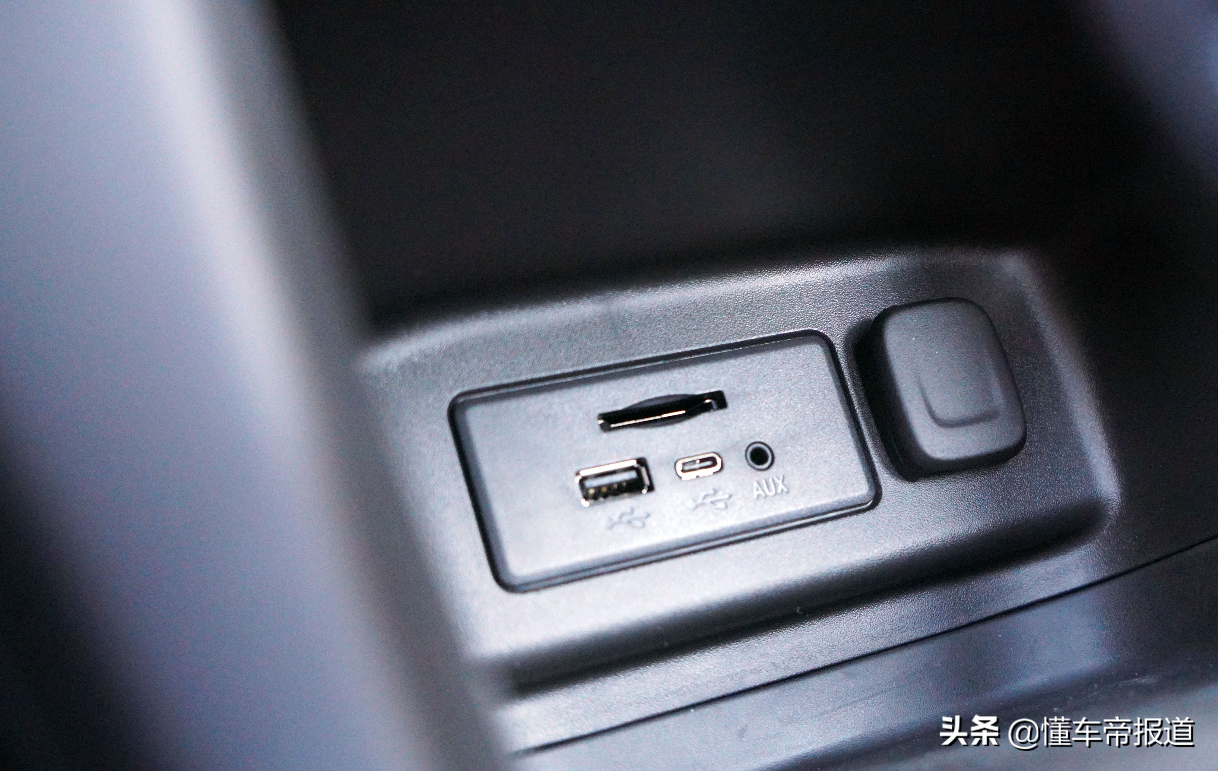 雪佛兰探界者2022款两驱2.0,2022款探界者550t轻混拓界版