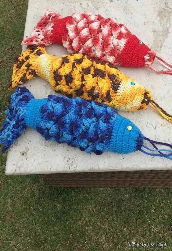 她只用零线就把鱼钩出了百变的花样，还超实用，真是太聪明了！