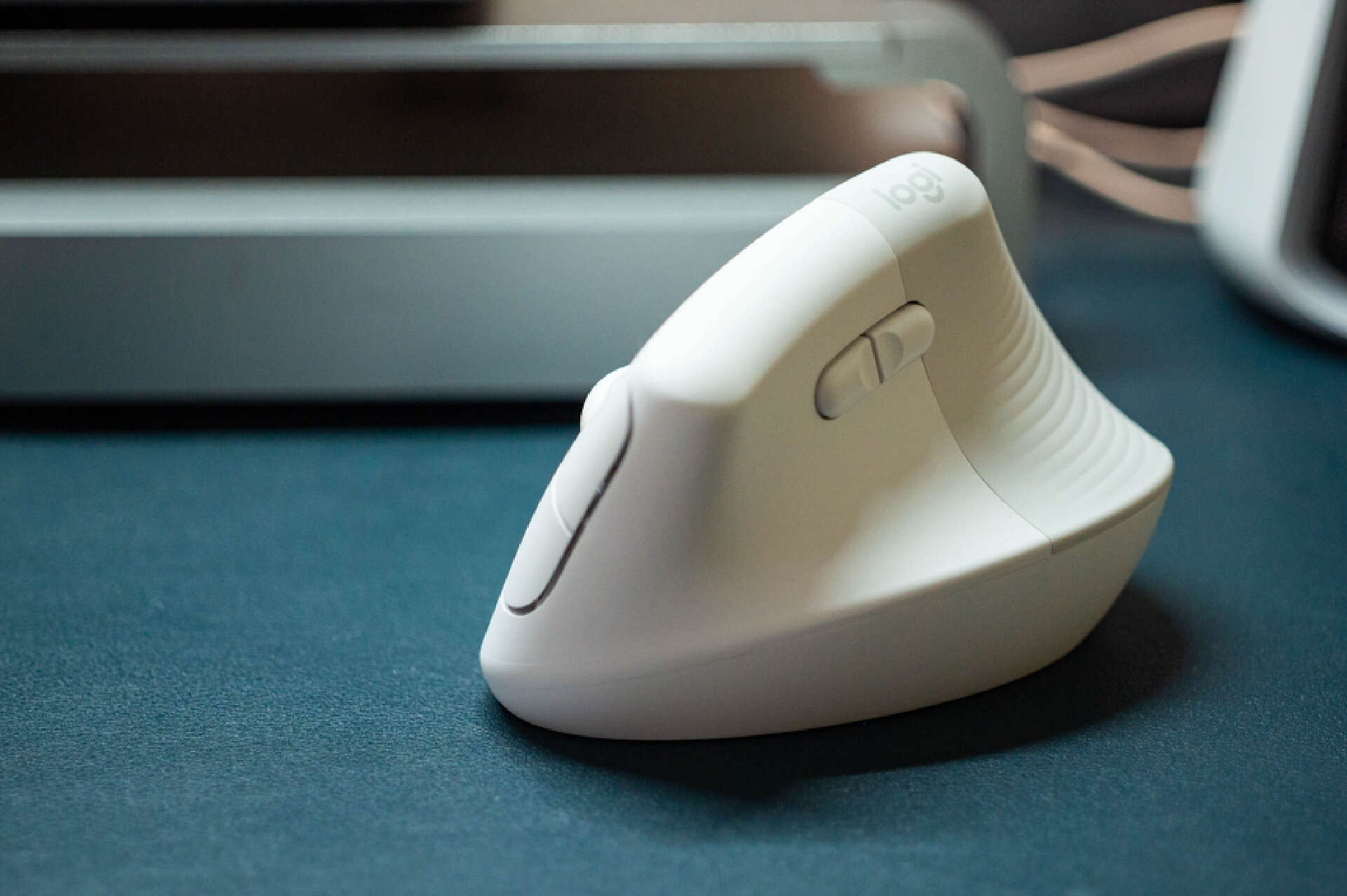 罗技垂直鼠标lift好用吗,罗技lift人体工学垂直鼠标