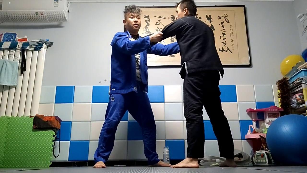 站立砸拳怎么防守,站立防守反击技巧