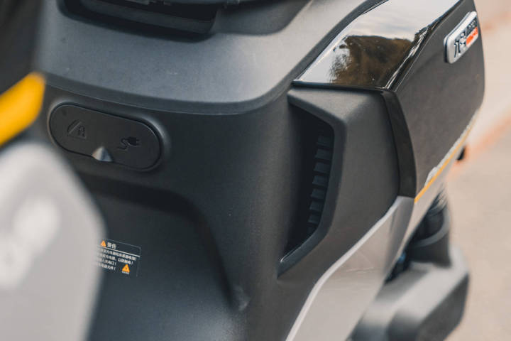 九号电动机械师mmax90支持多大快充,九号电动车机械师mmax90测评