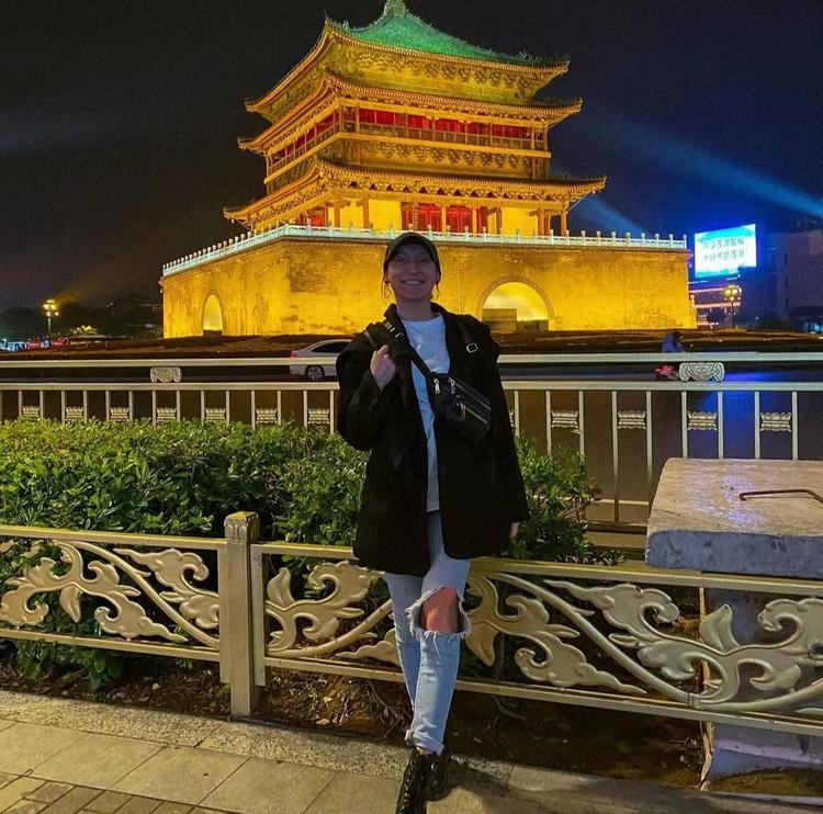 鐧戒縿缃楁柉濮戝鏃呰,鐧戒縿缃楁柉濂崇敓瑗垮畨