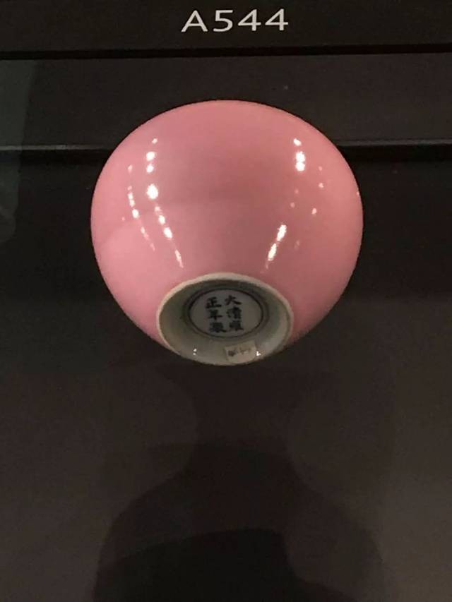 康熙时期红釉瓶图片,淡描青花瓷器鉴定