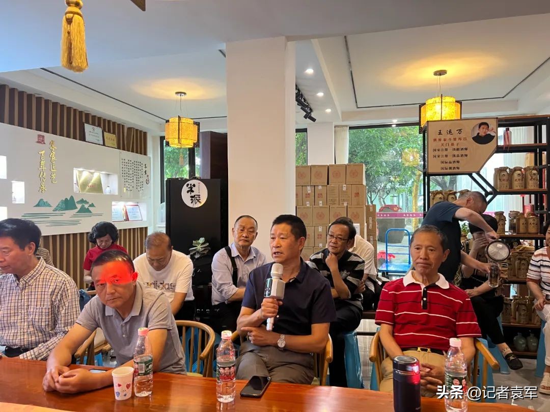 四川电大85级新都*党**政班同四川省客联、客商会联谊交流