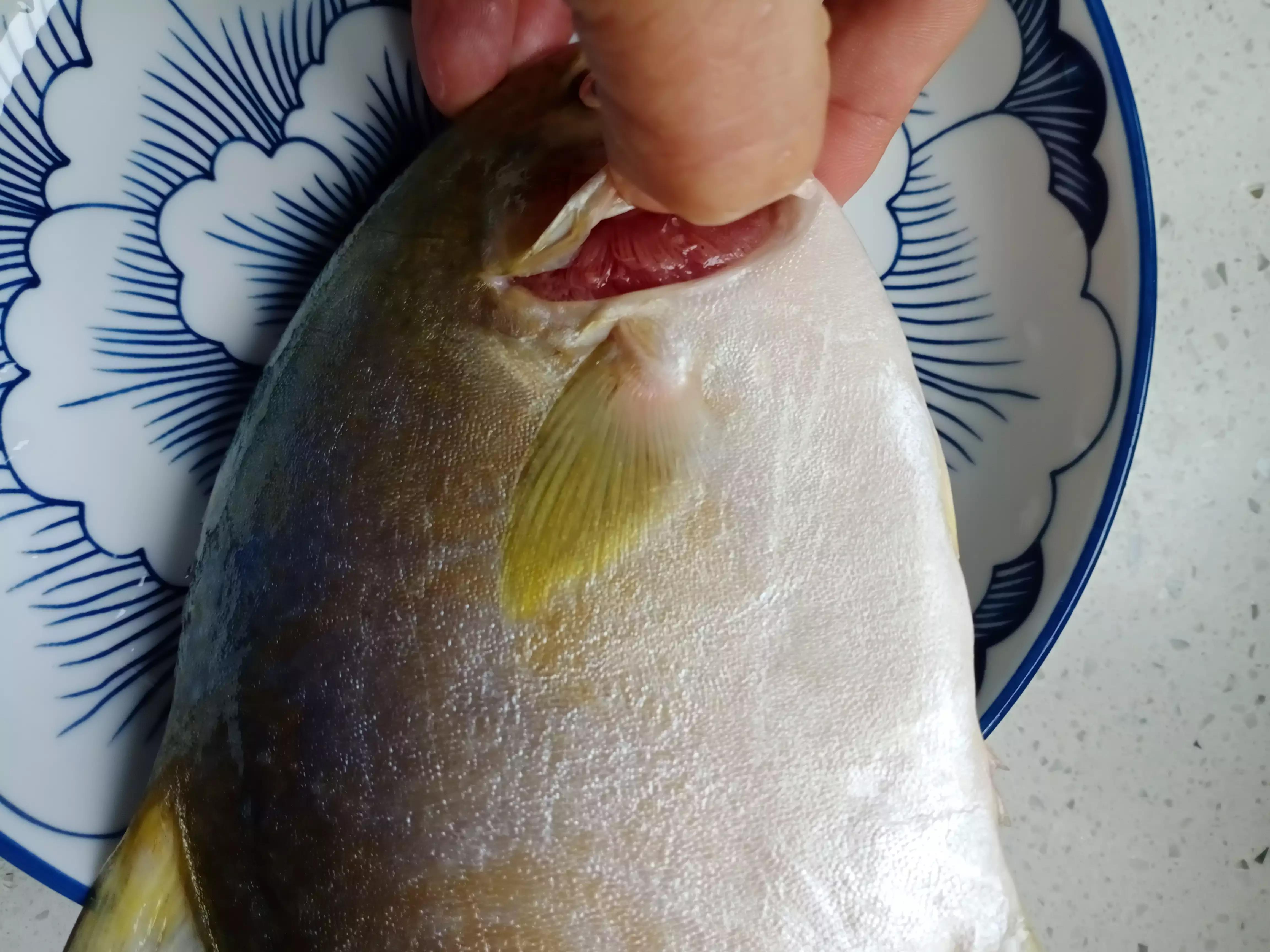 清蒸金鲳鱼用放醋吗,清蒸金鲳鱼花式改刀