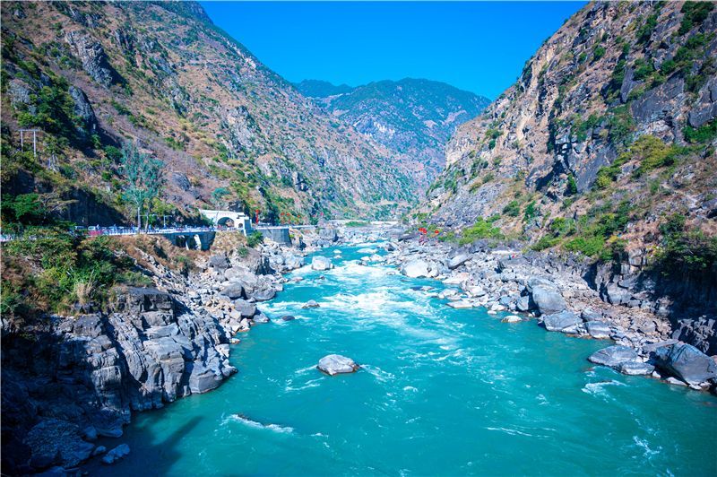 浜戝崡鎬掓睙鍗佸ぇ蹇呭悆缇庨,浜戦鍝佸皾鑸屽皷涓婄殑绾㈡渤