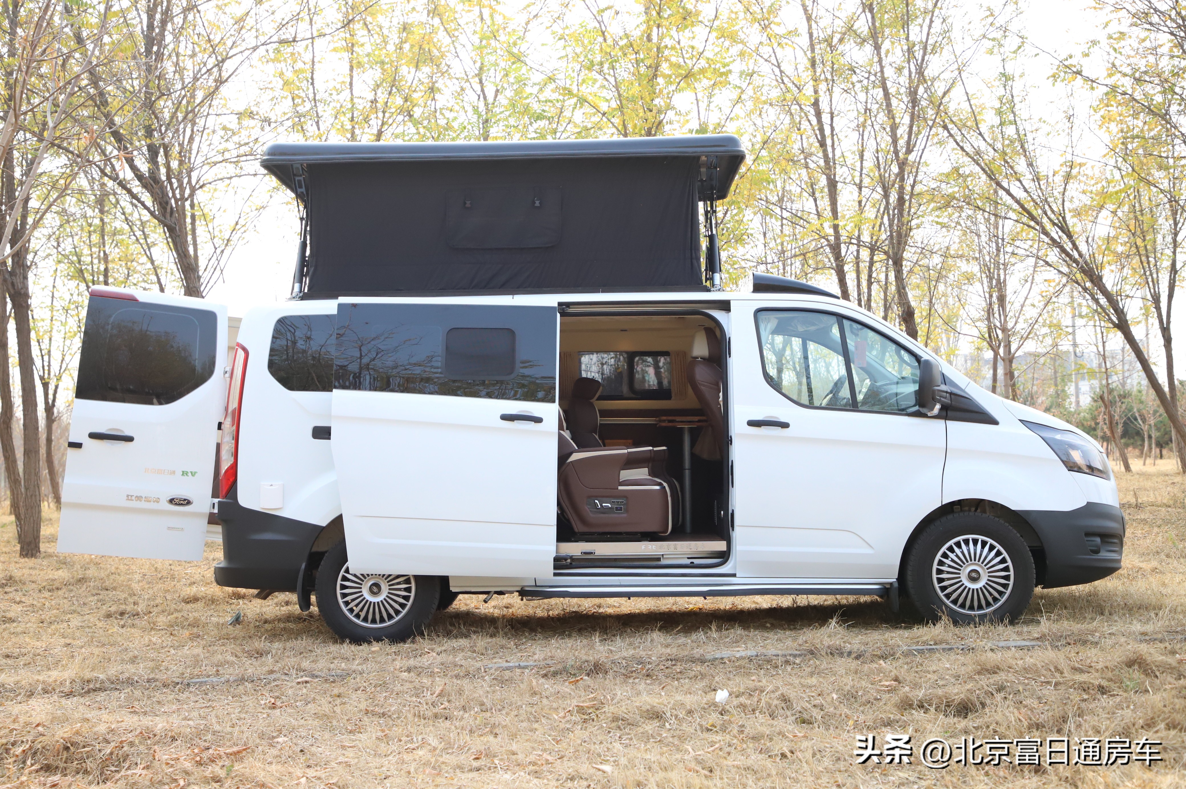 自带全封闭帐篷越野房车,模块化露营房车车长4米重500