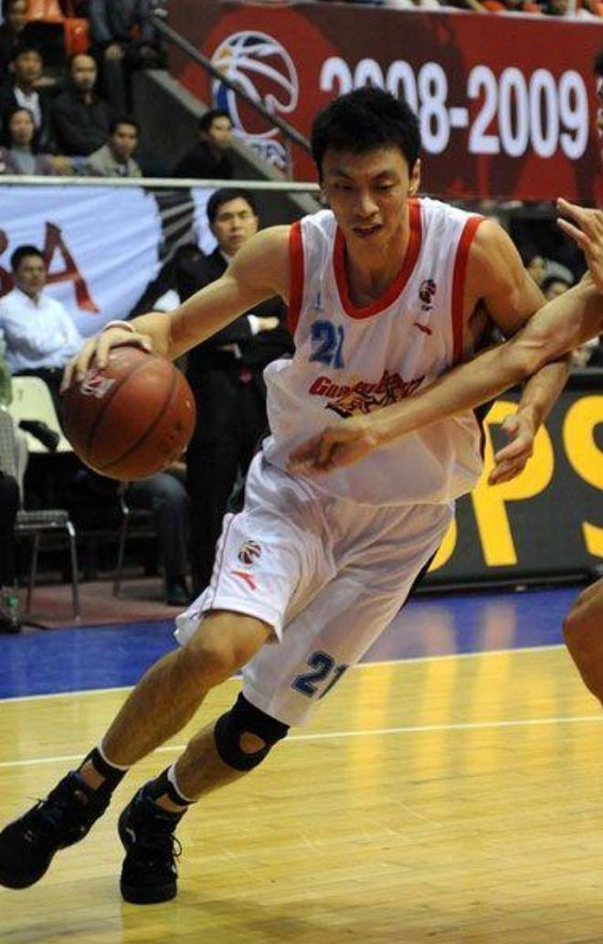 广东宏远8冠王后几年没拿冠军,8年7冠时期的广东队