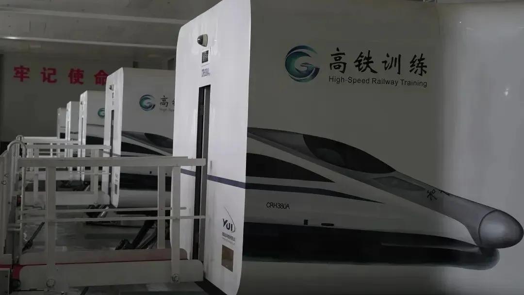 高铁站附近的驾校有哪些,全国最大高铁驾校究竟有多大